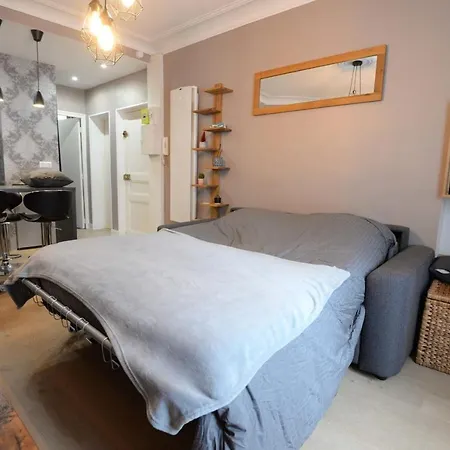 Comfortable Near Bois De Vincennes Appartement Parijs